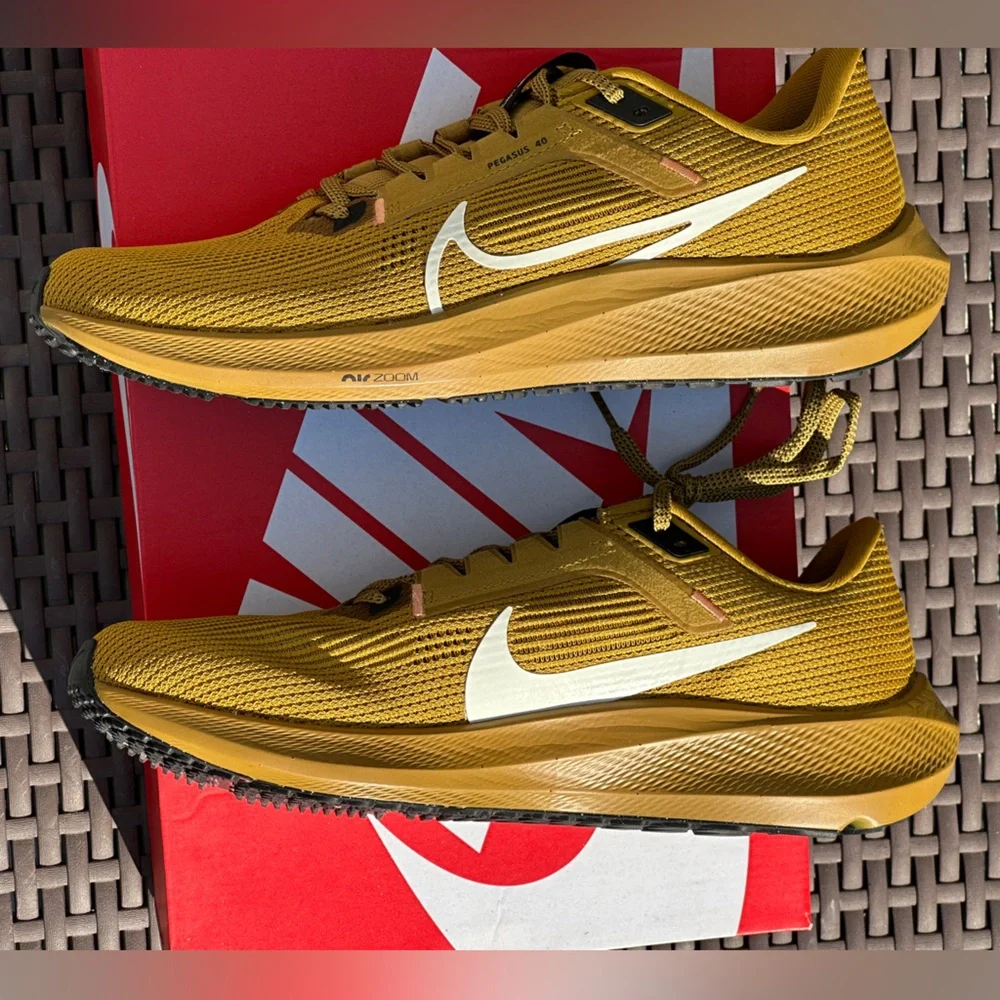 Nike Air Zoom Pegasus Lifestyle Casual Sneaker NEW - Mens 10 (fits Womens 11.5)